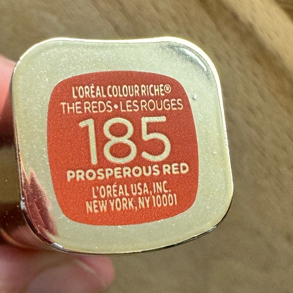 L'Oreal The Reds Collection Lipstick - Picture 2 of 2